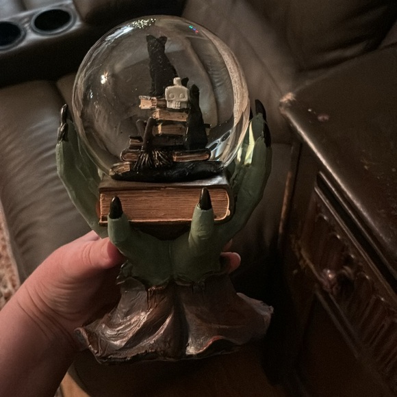 Halloween Green Witch Hands Black Cat Snowglobe Waterglobe Decor NEW 9" - Picture 2 of 7